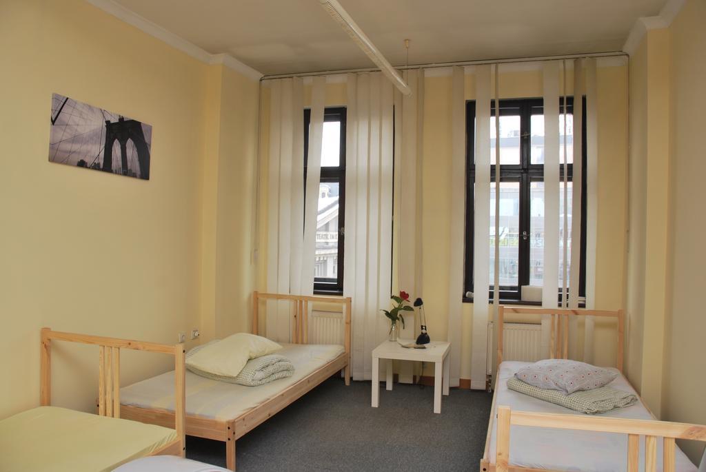 קטוביץ Hostel Kamienica Rynek 7 חדר תמונה