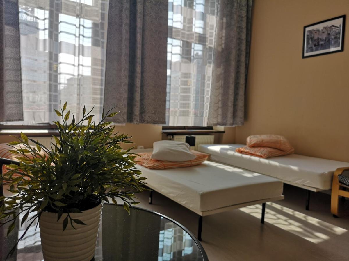קטוביץ Hostel Kamienica Rynek 7 מראה חיצוני תמונה